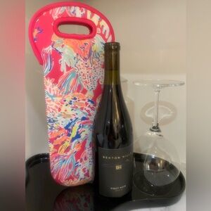 Lilly Pulitzer Coral Summer Neoprene Wine Bottle Holder NWOT